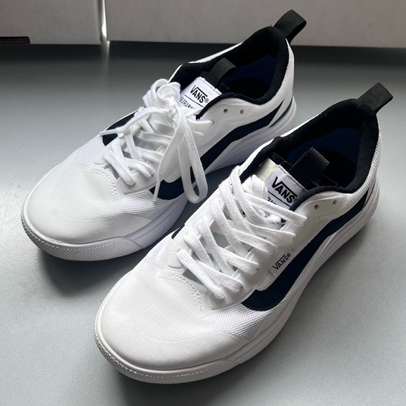 Like New! Vans MTE UltraRange EXO Shoe White with Black Accents - Picture 5 of 16